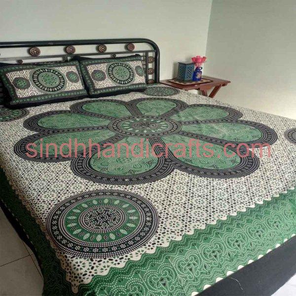 Floral print bed sheets design